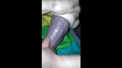 Ragazza video porno gratuiti italiani carina si masturba in palestra.