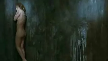 Studenti eccitati film porno gratis anziane fanno sesso negli spogliatoi infangati.