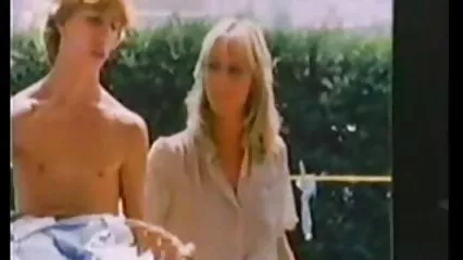 La moglie nuda per strada ha infangato una sessione video porno gratis da vedere subito fotografica.