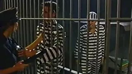 Ragazza carina mostra la figa in film scambisti gratis mutandine molto volgare.