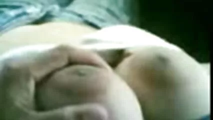 Giovani depravati scopano film porno gratis lesbiche e filmano tutto con la telecamera.