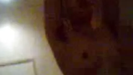 La mano rilassata del pulcino era in profondità ragazze nude video gratis nella vagina.