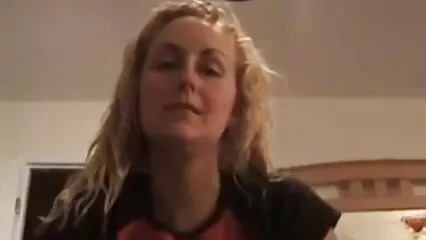 Scopa forte una cagna film porno gratuiti con animali e la fa schizzare con il suo cazzo.