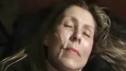 Splendide ragazze in calze si leccano diligentemente le fighe a vicenda. video gratis spinti
