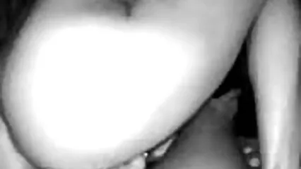 La lotta diventa molto passionale e martellante con le video porno gratis per cellulare amiche nel club.