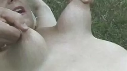 Cagna film porno italiana gratis arrapata è felice di avere il cazzo di un ragazzo nella sua figa.