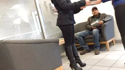 La ragazza energica ha mandato in video porno gratuito onda un buco affamato.