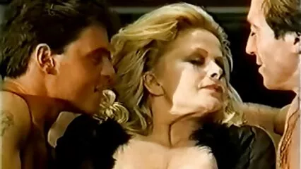 La casalinga disperata film per adulti gratis ama quando ci sono molti uomini.