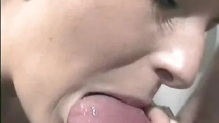 Un uomo si diverte a scopare una mamma sexy in lingerie. video hard italiani gratuiti