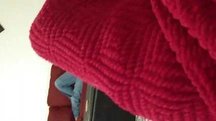 La figa umida ha dato il filmato hard gratis capo nella figa.