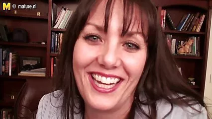 Due ragazze si leccano appassionatamente i buchi pelosi l'una dell'altra. video gratuiti rapporti sessuali