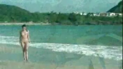 Una ragazza carina con un dildo si sta godendo il film gratis italiani hard suo tempo libero.