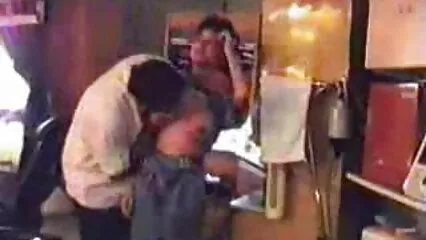 Bionda dai grossi seni guardare film hard gratis si fa scopare la gola da diversi ragazzi.