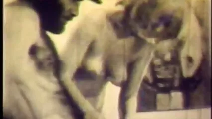 Bruna snella rilassata con video di donne nude gratis ragazzi duri.