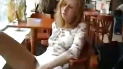 Una bella ragazza si è divertita a donne erotiche gratis scopare con la sua padrona in pieno .