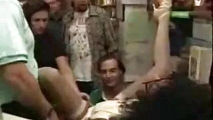 Molto diligentemente la ragazza video pompini gratuiti tira il clitoride gonfio.