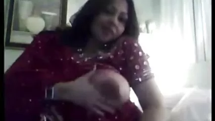 Ragazze e ragazzi hanno fatto una video hard lesbo gratis festa sessuale nell'appartamento.