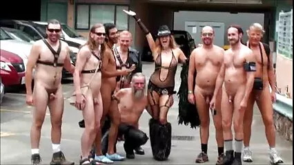 Con un bel corpo, la ragazza i film porno gratis ha esposto le sue tette e il suo culo.
