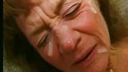 Il sesso lesbico film porno gratis subito con una bionda in calze è stato un successo.