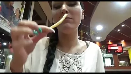 La lussuriosa studentessa russa non si preoccupa di darsi in due membri. video hard privati gratis