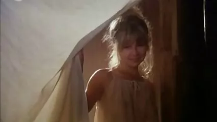 Pompato giovane vitello film sex italiani gratis chpokaet maschio sulla terrazza.