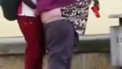 Rimanendo amatoriali italiani video gratis nella stanza d'albergo, la ragazza si scopa la figa.
