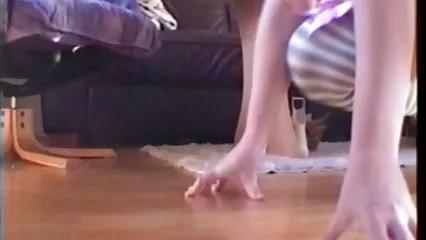 Pulcini densi martellano una puttana in due cazzi. ragazze nude video gratis