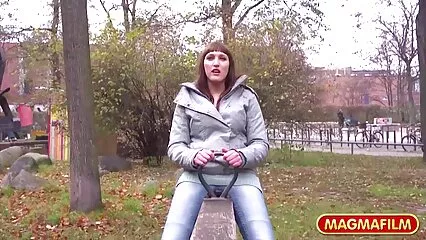 La cagna si rilassò e diede al giovane massaggiatore la figa. video di sesso gratis con animali