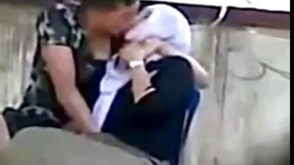 Il ragazzo filme porno online gratuite tira il cazzo delle latine con l'apparecchio.