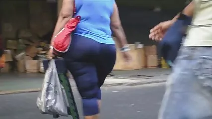Tre modelle scopate con un macho muscoloso con un film porno gratis in hd grosso cazzo.