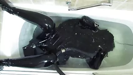 Le femmine si divertono siti porno gratis con animali esclusivamente attraverso uno strap-on.