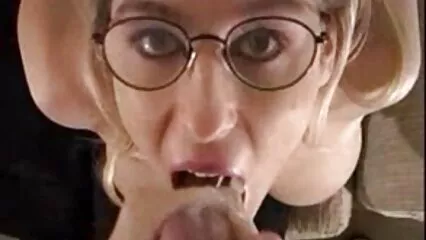 La filmato hard gratis ragazza massaggia perfettamente la tenera calotta del polpaccio.