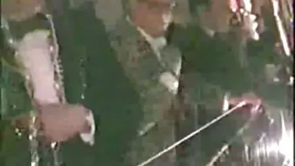 La ragazza ha messo una pompa a vuoto sul pene e ha dato all'uomo pornografia amatoriale gratis uno sballo.